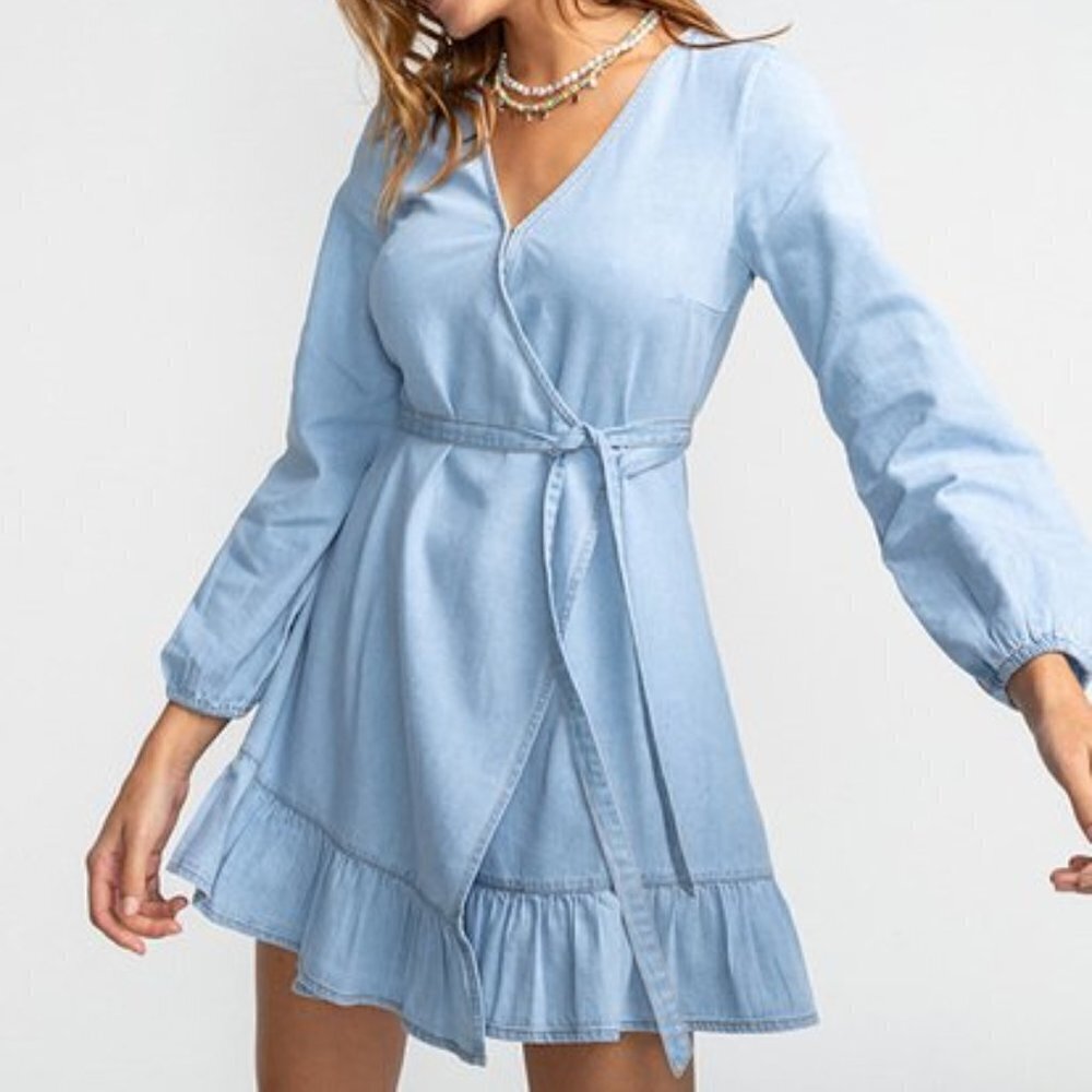 NWT BILLABONG Light Wash Denim Good Feeling Long Sleeve Wrap Dress Sz L - Picture 2 of 14